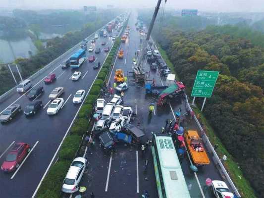  高速路上发生故障「高速路上发生故障由什么车牵引」