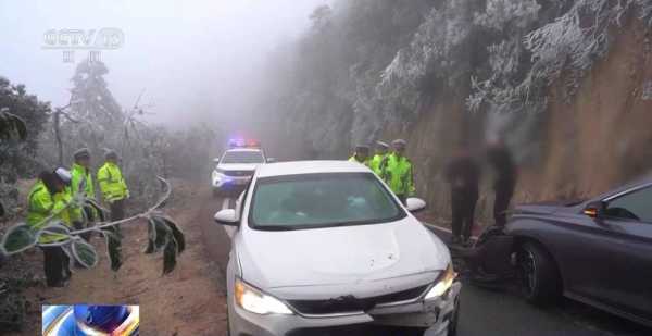 在山区道路遇到这种情况